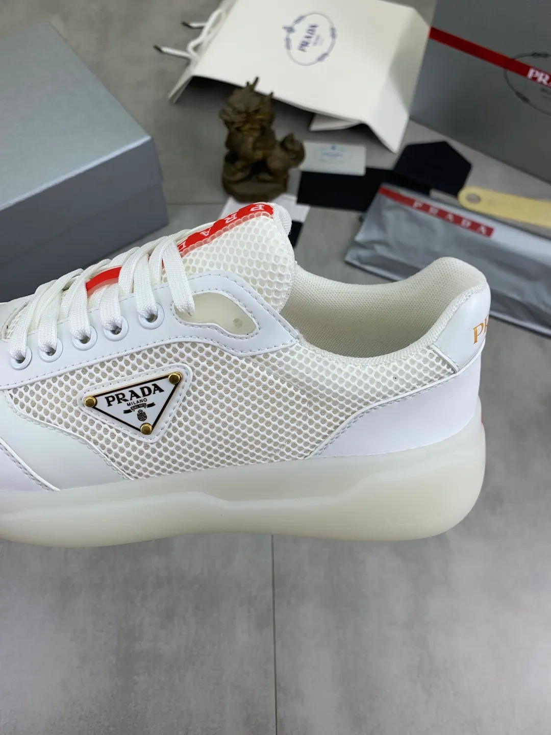 Men's shoes 💰P600💰 [New style] popular models are on the official website, 🆘 Trendy brand (Prada) mainly promotes popular models, avant-garde and versatile fashion men's shoes private version mold opening, cowhide surface splicing 1:1.. Fashionable and simple, original imported cowhide lining cowhide feet; the atmosphere and personality are more fashionable, eye-catching and pursuing class. It will subvert old ideas and be a must-have for fashion trendsetters with you! Must keep it for yourself! Tall and comfortable, large and low, high-end quality workmanship. Size: 38-45 3️⃣colors available.